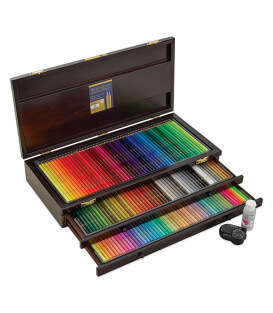 Набор карандашей Holbein Artists' Coloured Pencil Wood Box (150 штук)